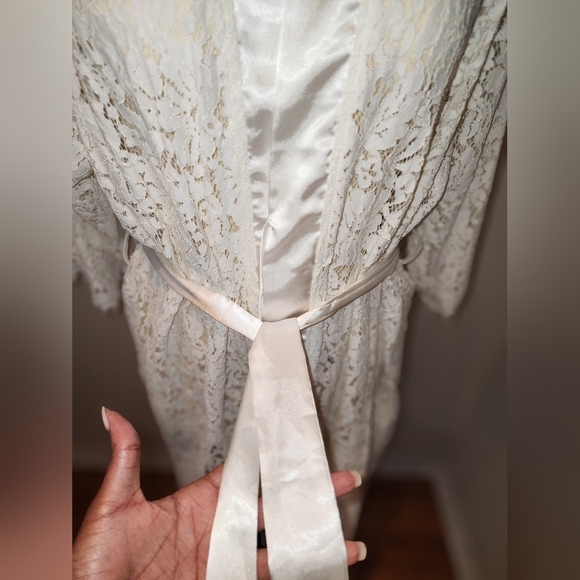 Weddingstar White Lace Robe - Picture 8 of 12